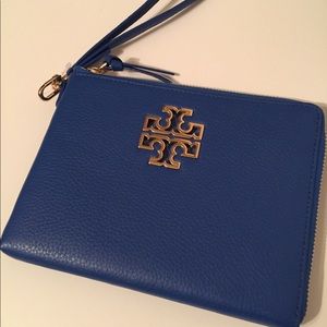NWT Tory Burch Britten Large Zip Wristlet/Pouch